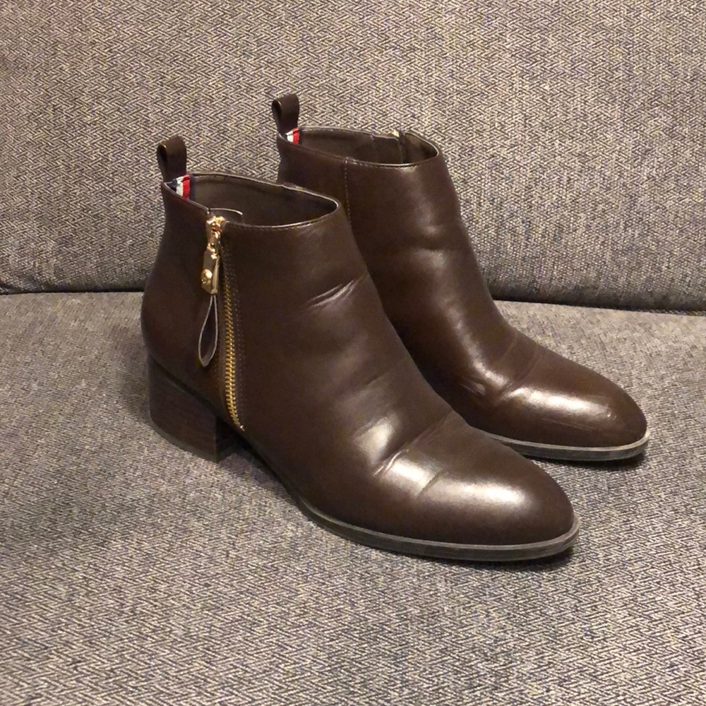 Tommy Hilfiger Ankle Boots Brown. Size 8.